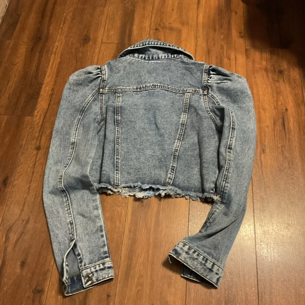 Chic Blue Denim Jacket NWOT - Picture 3 of 3